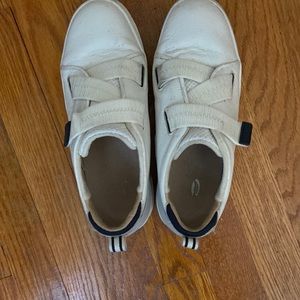 One shoe only - for J